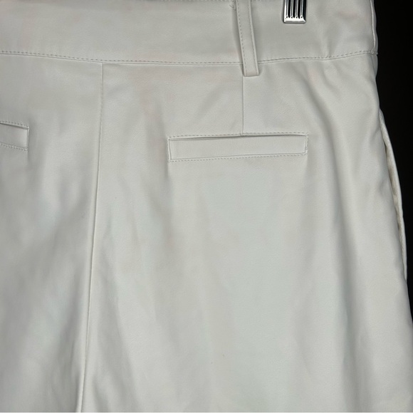 Generation Love Georgie Vegan Off-White Pearl Shorts With Cuffs Size M EUC - Picture 4 of 5